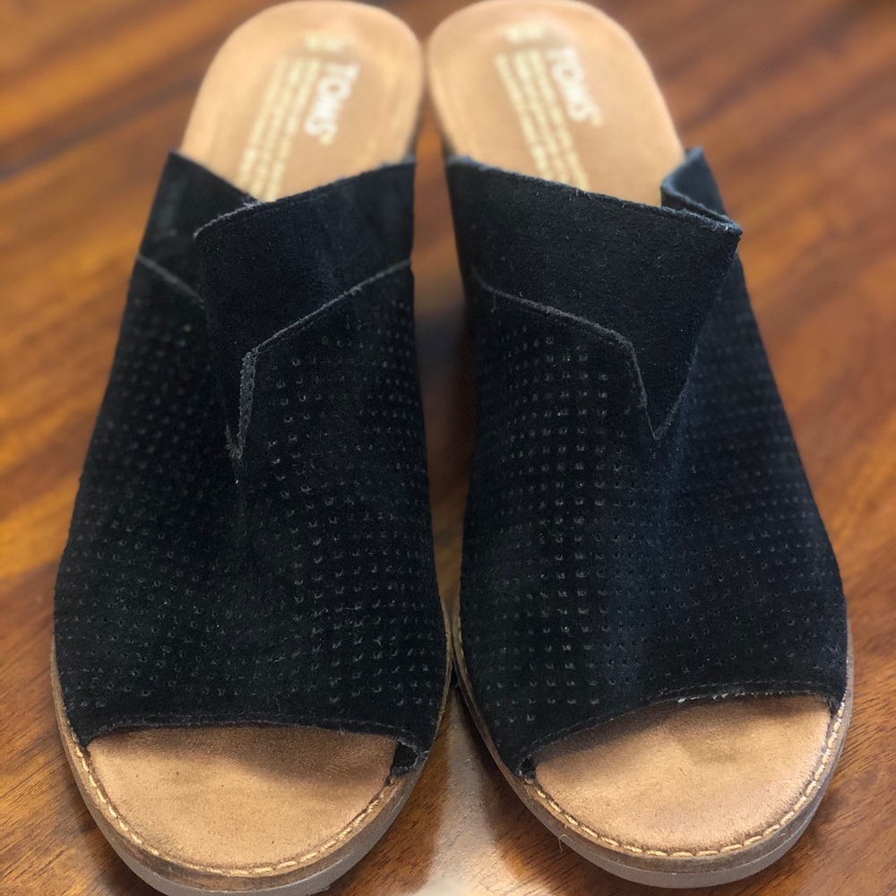 Toms size 9 Block heel- Black and Tan